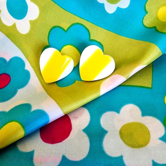 Retro Yellow & White Heart Earrings - Picture 1 of 4